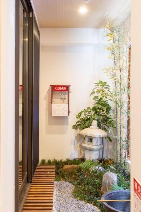 静響の宿 Silent Echo Inn Осака Екстер'єр фото